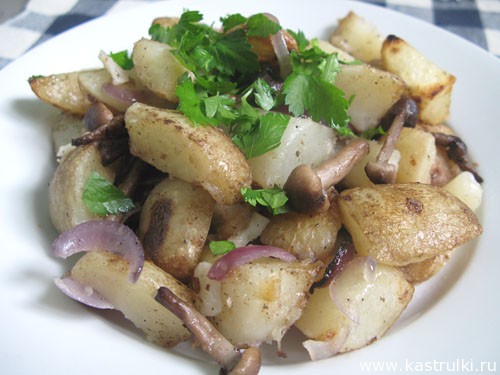 Картошка, жаренная с опятами