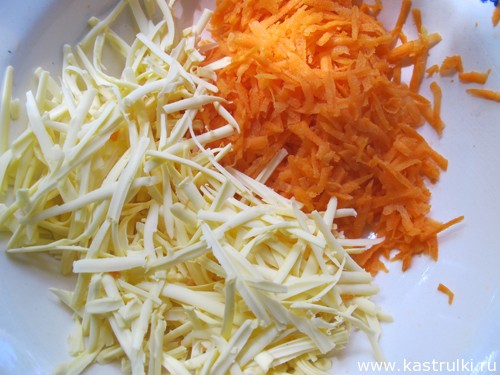 Морковный салат с сыром, кукурузой, колбасой и чесноком