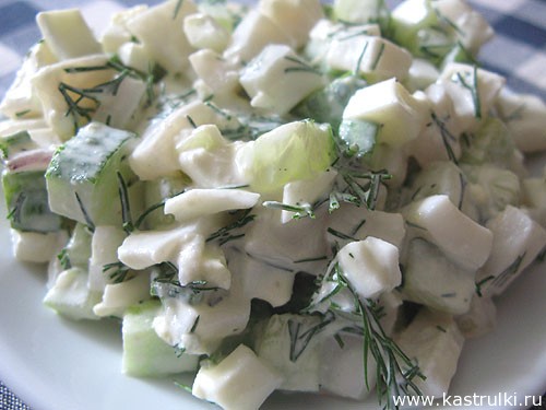 Салат с кальмарами и огурцами