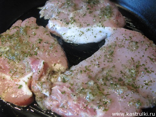 Свинина, жаренная с чесноком