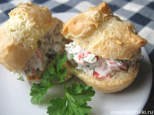 Профитроли с крабовой начинкой