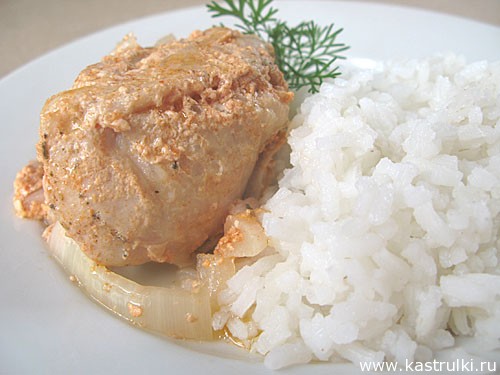 Курица в горшочке с паприкой и сливками