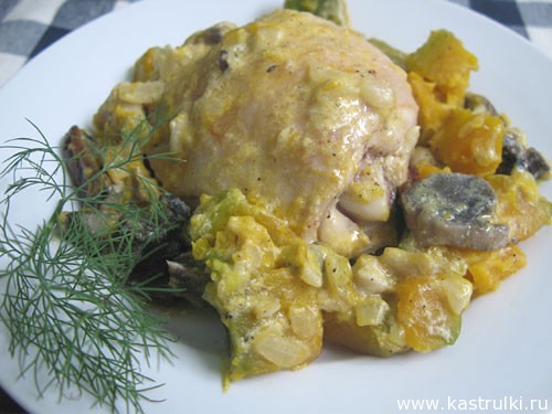 Курица, запеченная с грибами и тыквой