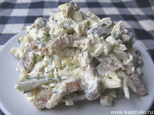 Сырный салат с сухариками