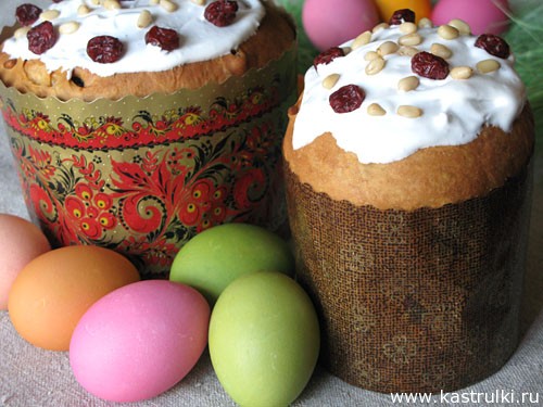 Кулич с клюквой и кедровыми орешками